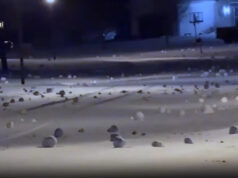 Tempestade de inverno causa fenômeno raro no norte do estado de Nova York Dezenas de "rolos de neve," bolas de neve feitas naturalmente que podem crescer até o tamanho de um carro são cenas da captura de tela do vídeo filmado no bairro de Chili.