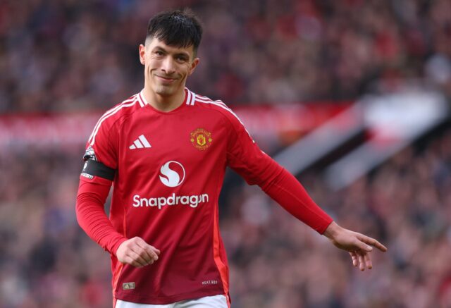 Comentários de Lisandro Martinez feitos a Paul Scholes após o clássico de Manchester.