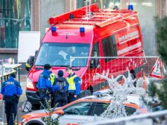 Testemunhas contam relatos angustiantes do horror do Ano Novo que eclodiu devido ao incêndio no bar da estação de esqui suíça Testemunhas contam relatos angustiantes do horror do Ano Novo que eclodiu devido ao incêndio no bar da estação de esqui suíça