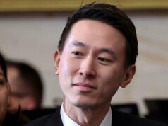 TikTok fecha acordo para operar nos EUA, encerrando batalha legal de 6 anos O CEO da TikTok, Shou Zi Chew, chega para a posse de Donald J. Trump na Rotunda do Capitólio dos EUA em 20 de janeiro de 2025 em Washington, DC. Donald Trump toma posse para seu segundo mandato como 47º presidente dos Estados Unidos. (Foto de Kevin Lamarque - Piscina/Getty Images)