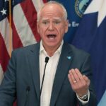 O governador Tim Walz implorou ao presidente Donald Trump que retirasse agentes federais de Minnesota depois que o enfermeiro de terapia intensiva Alex Pretti foi morto a tiros por um agente da Patrulha de Fronteira