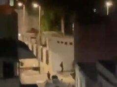 Tiros e explosões antiaéreas são ouvidos perto do palácio presidencial da Venezuela enquanto o caos se desenrola após a derrubada de Maduro Moradores locais disseram que explosões “antiaéreas” foram ouvidas nas proximidades do palácio presidencial, após dias de caos nas ruas desde que Maduro e sua esposa foram capturados em sua casa e levados para os Estados Unidos para enfrentar acusações de tráfico de drogas.