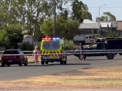 Tiroteio no Lago Cargelligo: duas mulheres e um homem mortos a tiros no centro de NSW enquanto o atirador continua fugindo Três pessoas morreram em um tiroteio no Lago Cargelligo