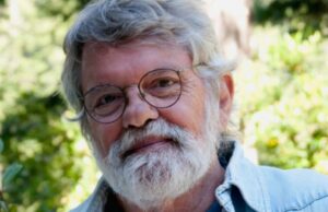 Tom Cherones, produtor e diretor de ‘Seinfeld’, morre aos 86 anos Tom Cherones, produtor e diretor de 'Seinfeld', morre aos 86 anos