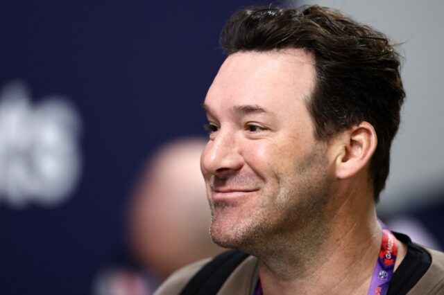 Tony Romo acidentalmente chama Josh Allen de 'Mahomes' durante o jogo Broncos-Bills

