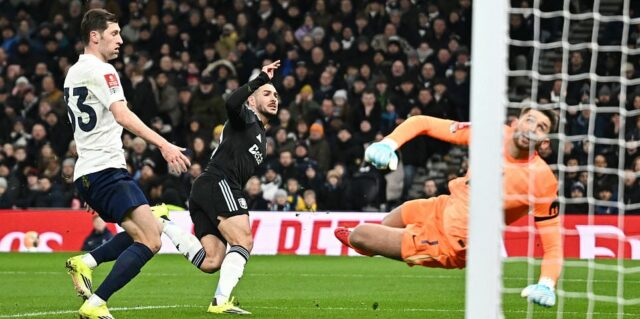 Tottenham x Aston Villa - FA Cup AO VIVO: Emi Buendia acumula mais miséria sobre Thomas Frank com finalização impressionante com impaciência crescendo no clube do norte de Londres
