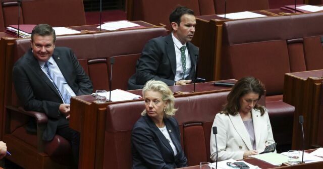 Três nacionais renunciam ao gabinete paralelo após se separarem dos liberais sobre leis de ódio
