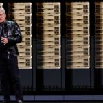 Jensen Huang, CEO da Nvidia Corp., fala sobre parceria com a Mercedes Benz durante o evento Nvidia Live na CES 2026