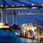 epa12662602 Um navio de carga deixa uma eclusa no Canal do Panamá, na Cidade do Panamá, Panamá, em 19 de janeiro de 2026. Dados oficiais mostraram que o Índice Mensal de Atividade Econômica do Panamá cresceu 4,37% em termos anuais em novembro, apoiado por setores que incluem transporte, construção e finanças. EPA/Carlos Lemos