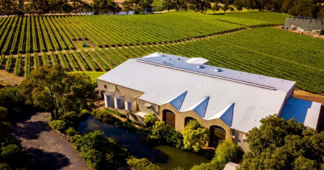 Troca da guarda da histórica vinícola Capel Vale, no sudoeste de WA
