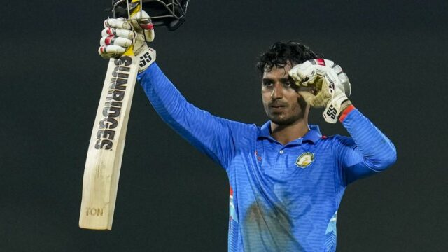 Troféu Vijay Hazare 2025-26: Mokhade cem, Nalkande 5-fer ajuda Vidarbha Troféu Vijay Hazare 2025-26: Mokhade cem, Nalkande 5-fer ajuda Vidarbha a vencer Karnataka na semifinal