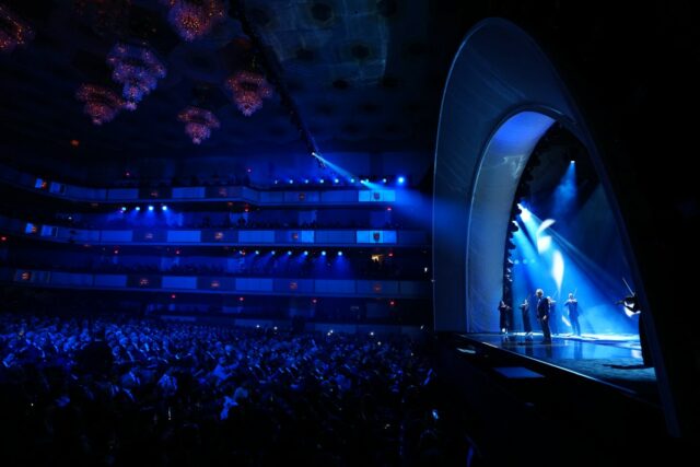 Trump Kennedy Center desferiu novo golpe enquanto a ópera quebra tradição de 55 anos
