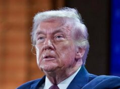 Trump PAC ameaça fazer com que o ICE ‘rastreie’ doadores do MAGA que não respondam à pesquisa No início desta semana, o Trump PAC Never Surrender enviou este e-mail de arrecadação de fundos.