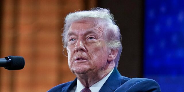 No início desta semana, o Trump PAC Never Surrender enviou este e-mail de arrecadação de fundos.