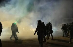 Trump ameaça invocar a Lei da Insurreição Trump ameaça invocar a Lei da Insurreição