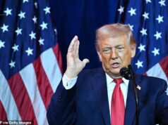 Trump ameaça usar militares dos EUA para tomar a Groenlândia enquanto a Casa Branca emite declaração extraordinária revelando planos para tomar território dinamarquês O presidente dos EUA, Donald Trump, fala durante o retiro dos membros do Partido Republicano da Câmara (GOP) no Kennedy Center em Washington, DC, em 6 de janeiro