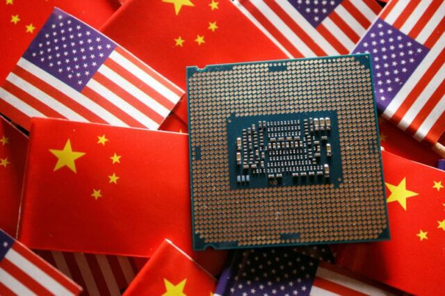 Trump bloqueia acordo de chips, cita preocupações relacionadas à segurança e à China
