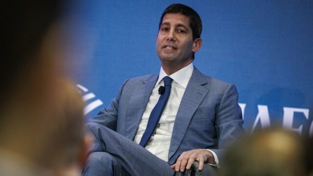 Kevin Warsh, ex-governador do Federal Reserve dos EUA, foi escolhido por Donald Trump para ser o próximo presidente do principal banco central do mundo.