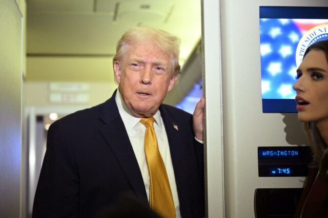 Trump corta US$ 10 bilhões em financiamento para cinco estados Trump corta US$ 10 bilhões em financiamento para cinco estados azuis para cuidados infantis e serviços sociais devido a temores de fraude