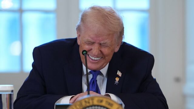 Trump diz que aceitaria o Prêmio Nobel do vencedor Machado. Não funciona assim
