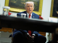 Trump faz um TACO com macarrão Desenho animado de Tim Campbell