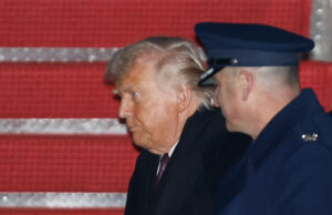 Trump, inabalável pela reação ao tiroteio em Minneapolis, culpa os democratas pelo ‘caos’ Yahoo news home