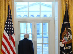 Trump maravilha-se com a construção do salão de baile da Casa Branca: ‘Uau, que vista’ Yahoo news home