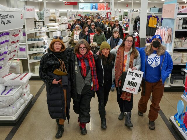 Trump ordena que agentes federais fiquem longe de protestos em Trump ordena que agentes federais fiquem longe de protestos em cidades democratas