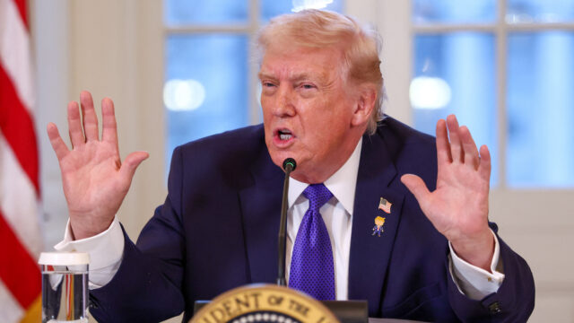 Trump se reúne com chefes do petróleo dos EUA para discutir extração da Venezuela
