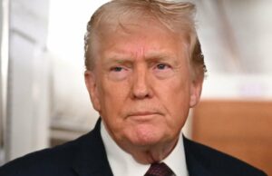 Trump revive ameaça legal contra Don Lemon depois que esforço do DOJ falha A ministra das Relações Exteriores da Groenlândia, Vivian Motzfeldt (Crédito: KNR Nutaarsiassat / KNR News/YouTube)