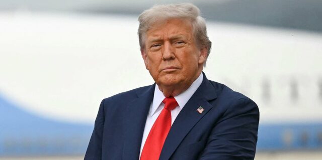 Trump vaza textos privados de líderes mundiais enquanto se dirige a Davos para confronto sobre a Groenlândia: atualizações ao vivo
