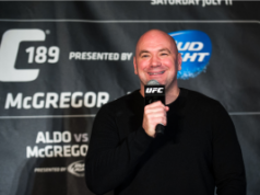 UFC cancela luta contra Hernandez Johnson após surgimento de atividades de apostas suspeitas UFC cancela luta contra Hernandez Johnson por causa de apostas. Dana White, do UFC, vestindo preto e segurando um microfone