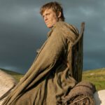 'Um Cavaleiro dos Sete Reinos' abre com Dunk literalmente fazendo cocô na icônica música tema de 'Game of Thrones': “An Unheroic Crouch”