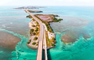 Um homem de 80 anos fez pesca submarina debaixo d’água na costa da Flórida. Quando ele emergiu, seu barco havia desaparecido Yahoo news home