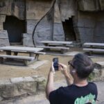 Um jogo assustador e envolvente está acontecendo no antigo Griffith Park Zoo