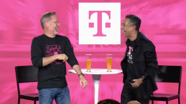 Um novo ano significa novas taxas para clientes da T-Mobile Um mapa de cobertura da T-Mobile em um smartphone.
