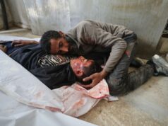 Um pai enlutado em Gaza tenta fazer seu filho voltar dos mortos Um pai enlutado em Gaza tenta fazer seu filho voltar dos mortos