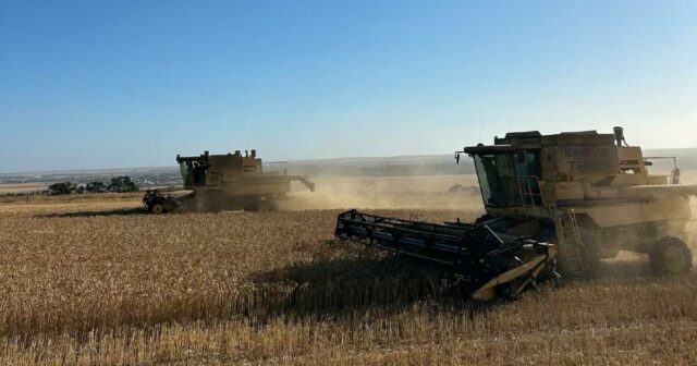 Uma colheitadeira TR97 fiável da New Holland acaba de concluir a sua colheita final
