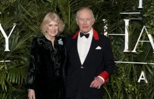 Uma noite de cinema com o rei Charles: por dentro do brilhante e surreal castelo de Windsor Estreia de ‘Finding Harmony’ com Kate Winslet, Judi Dench e Rod Stewart Uma noite de cinema com o rei Charles: por dentro do brilhante e surreal castelo de Windsor Estreia de 'Finding Harmony' com Kate Winslet, Judi Dench e Rod Stewart