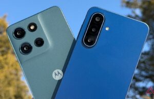 Usei o Samsung Galaxy A17 e o Moto G Play 2026, e um é bem mais fácil de recomendar Samsung Galaxy A17 em ângulo contra uma árvore