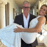 Vanna White se casa com seu parceiro de longa data, John Donaldson, em cerimônia privada