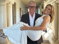 Vanna White se casa com seu parceiro de longa data, John Donaldson, em cerimônia privada Vanna White se casa com seu parceiro de longa data, John Donaldson, em cerimônia privada