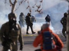 Veja os capangas da imigração de Trump provarem que são os vilões Veja os capangas da imigração de Trump provarem que são os vilões