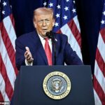 Donald Trump (na foto) não pode receber oficialmente o Prêmio Nobel da Paz da líder da oposição venezuelana Maria Corina Machado, de acordo com o comitê que distribui o prêmio