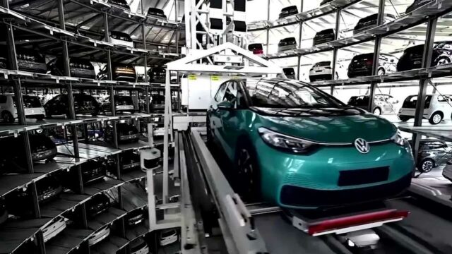 Vendas de veículos totalmente elétricos na UE ultrapassam a gasolina pela primeira vez
