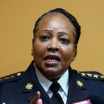 Ver: Xerife da Filadélfia chama o ICE de 'falsos, aspirantes a policiais' violando a lei legal e a 'lei moral'