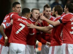 ‘Vergonha’… Wayne Rooney acha que jogou com o meio-campista do Man Utd, que era tão subestimado, mas era tão inadequado Wayne Rooney fala com Ryan Giggs no final da partida do Grupo A da Liga dos Campeões entre Manchester United e Real Sociedad em Old Trafford em 2013, em Manchester, Inglaterra.