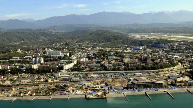 Veterano dos EUA pega 5 anos de prisão na Rússia depois que as autoridades o forçaram a atracar com arma de fogo a bordo
