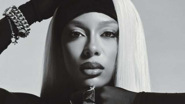 Victoria Monet faz discurso poderoso sobre orientação e nepotismo no evento Grammy da Black Music Action Coalition: 'As estruturas de poder sempre existirão: como as usamos com responsabilidade?'
