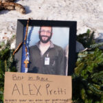 Vídeo: Agentes dos EUA foram afastados por causa do tiroteio em Pretti durante a vigília